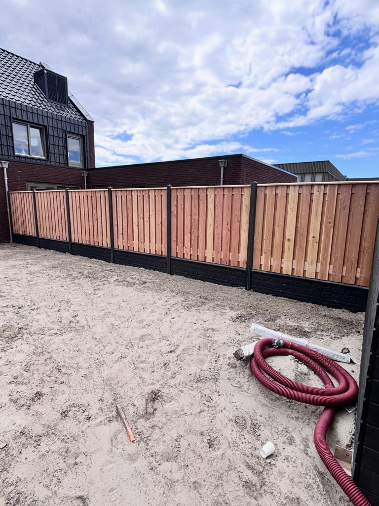 Projectfoto tuinrenovaties, bestrating en schuttingen