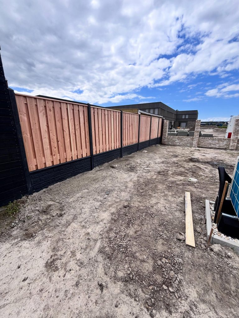 Projectfoto tuinrenovaties, bestrating en schuttingen