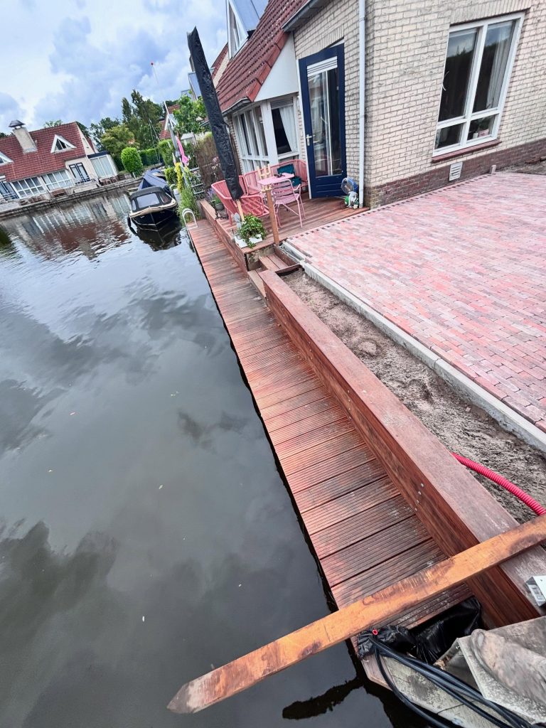 Projectfoto tuinrenovaties, bestrating en schuttingen