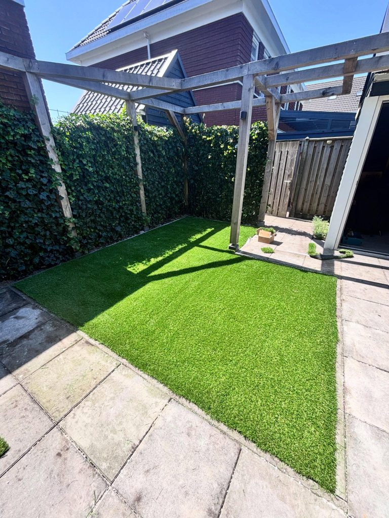 Projectfoto tuinrenovaties, bestrating en schuttingen